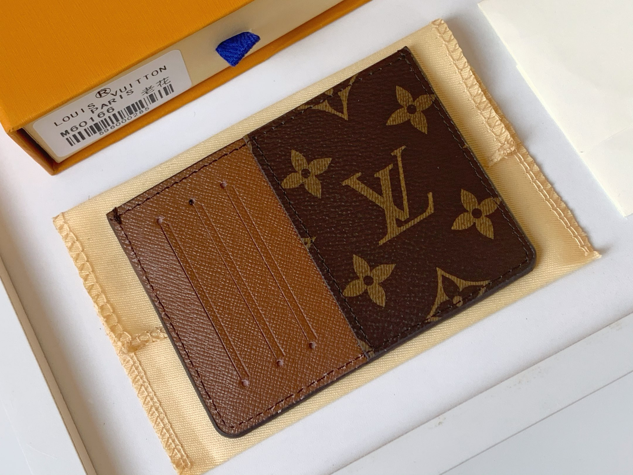 l0*is V*t0n lv card holder  8x11cm