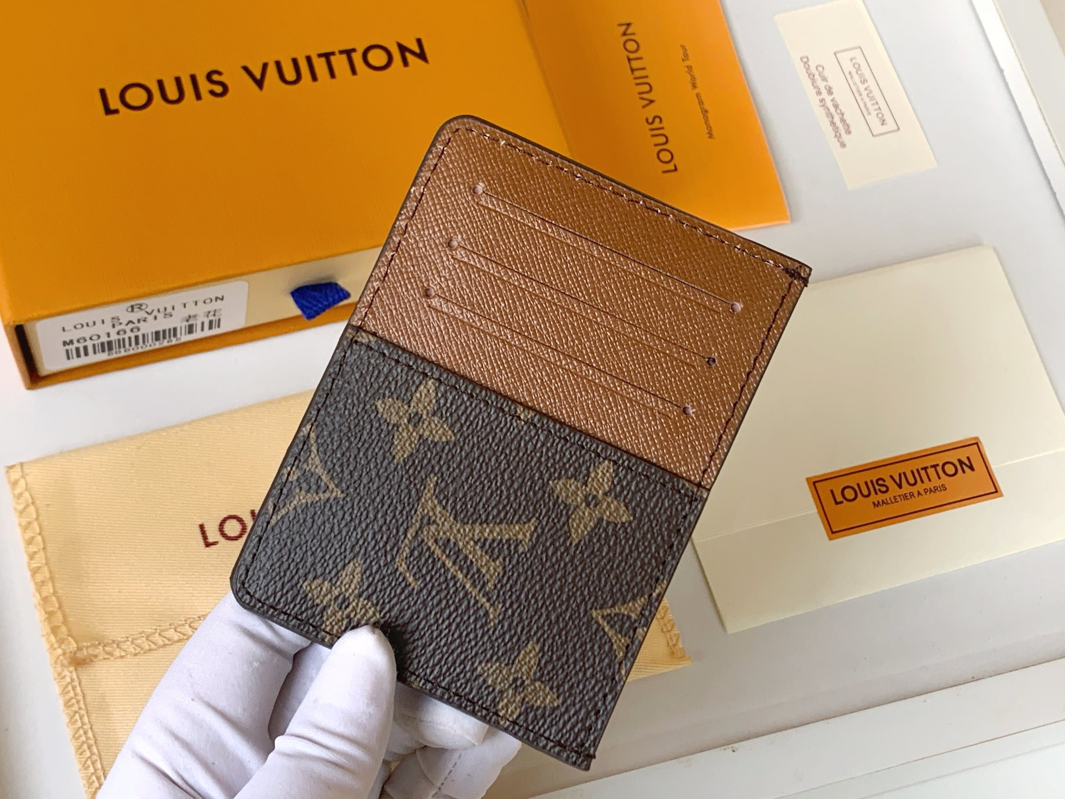 l0*is V*t0n lv card holder  8x11cm