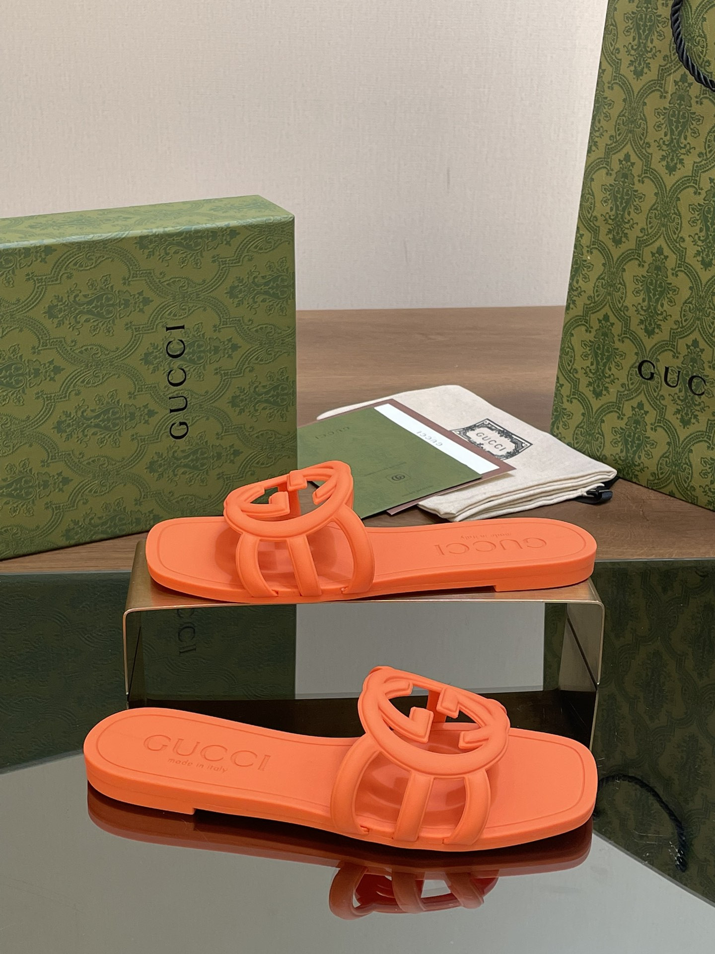 ua G*u*i interlocking g slide sandal orange