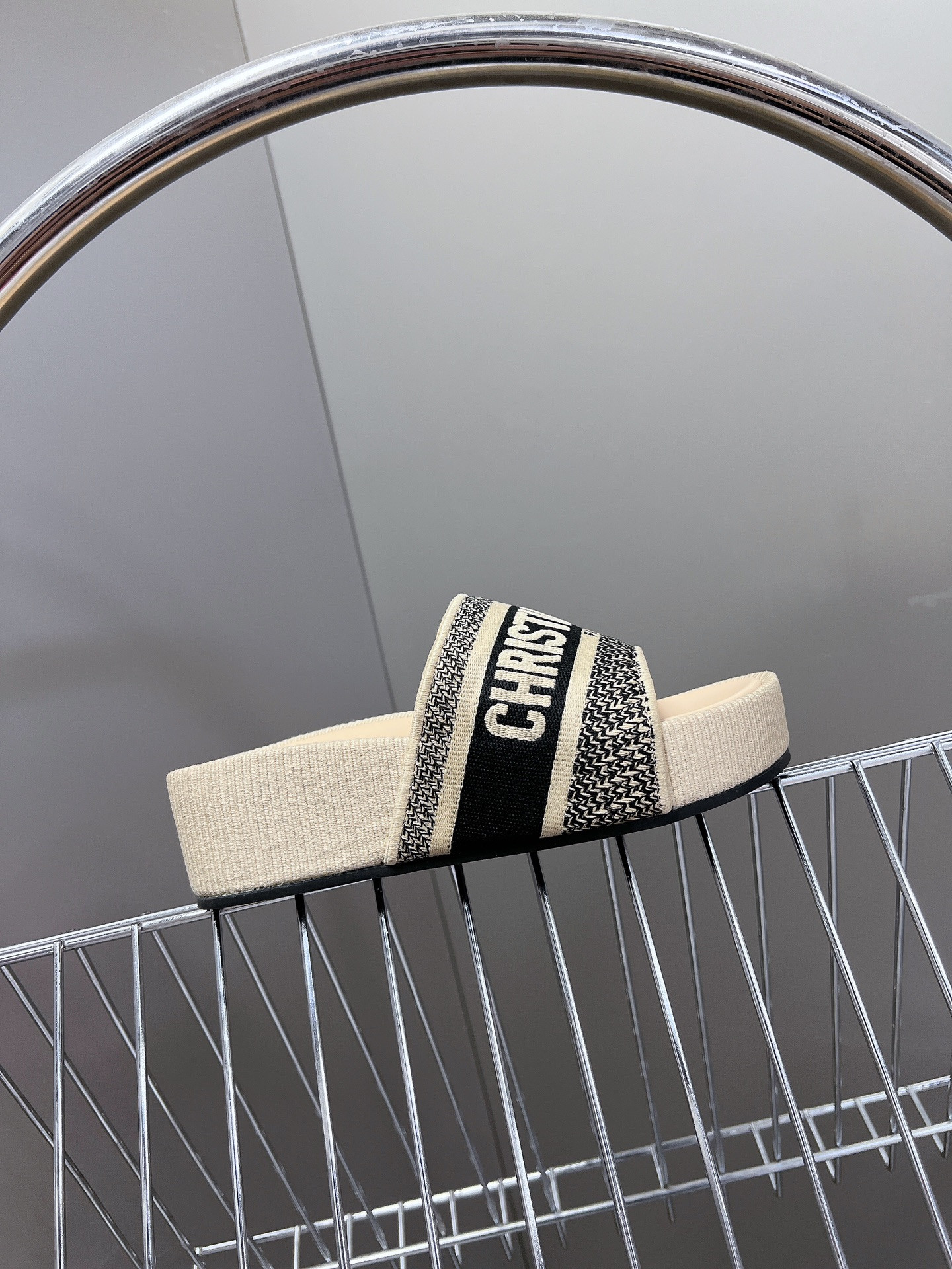 ua D*or platform sandals