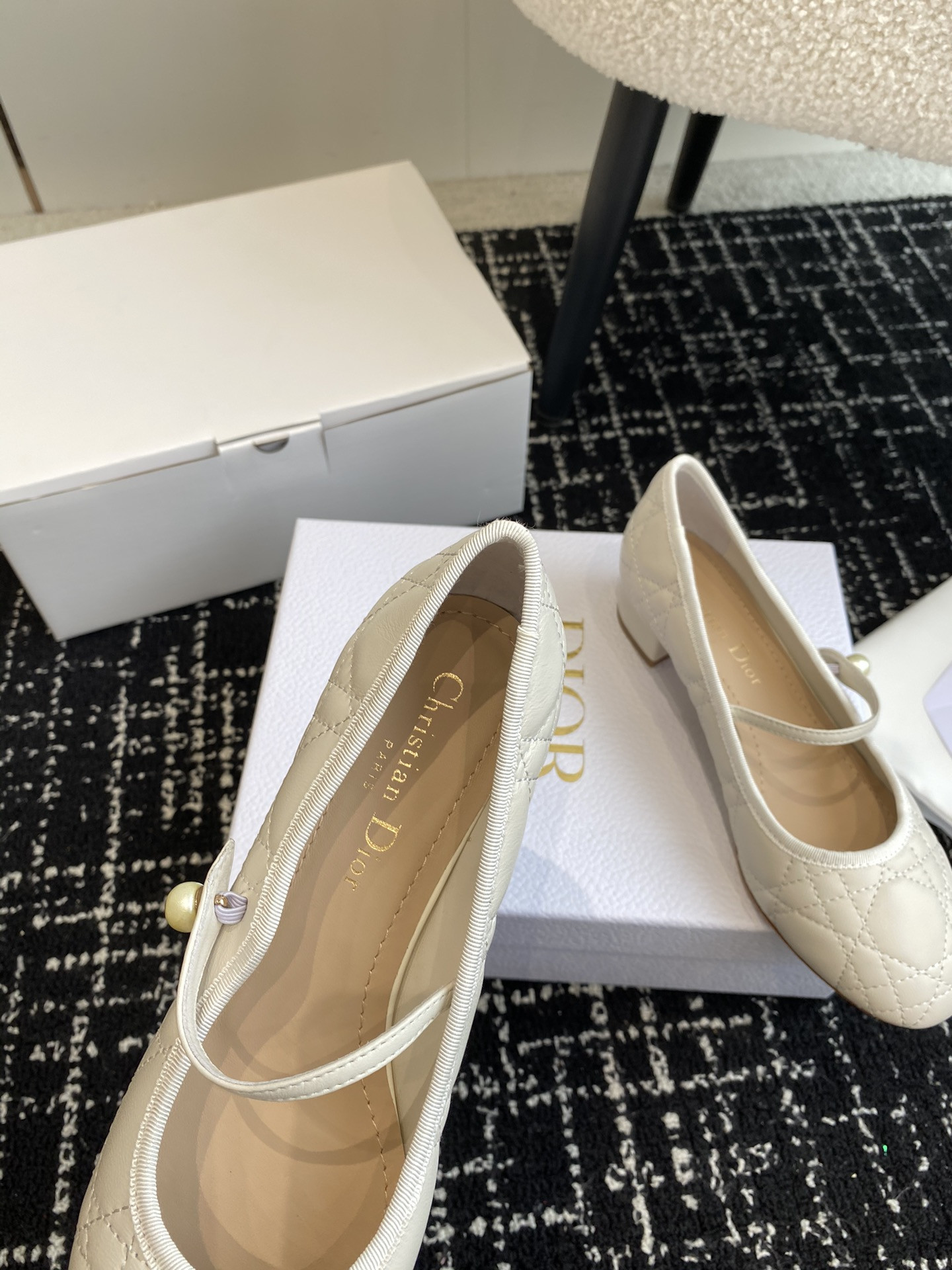 ua D*or ballet pump white