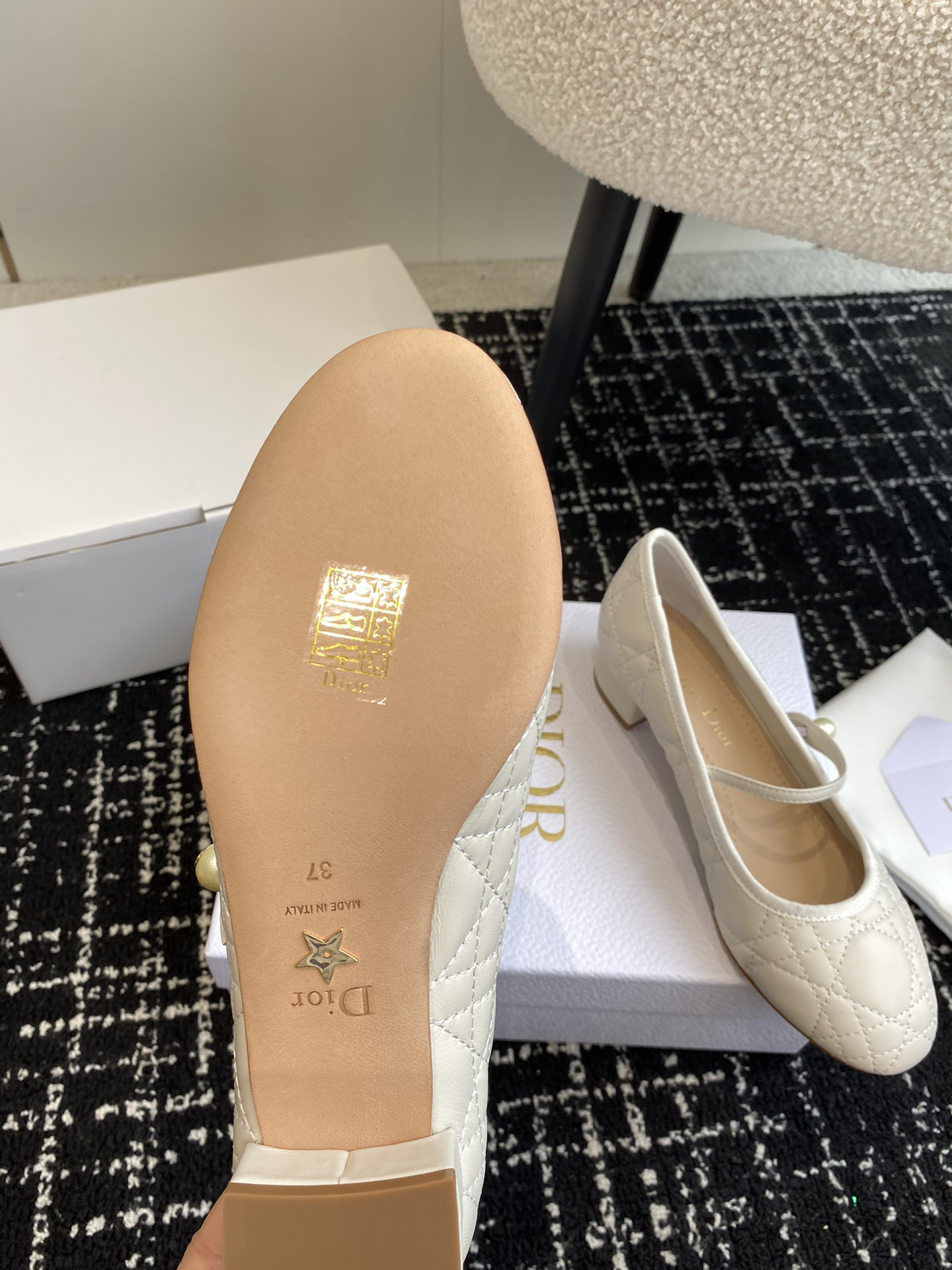 ua D*or ballet pump white