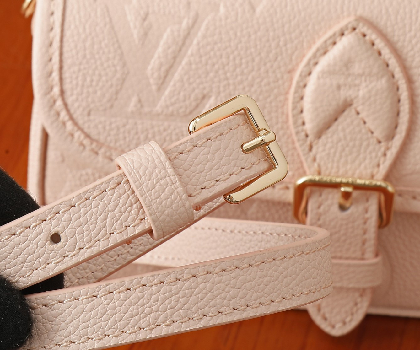LV Nano Diane  M83566 7.5 x 4.1 x 2.4 in