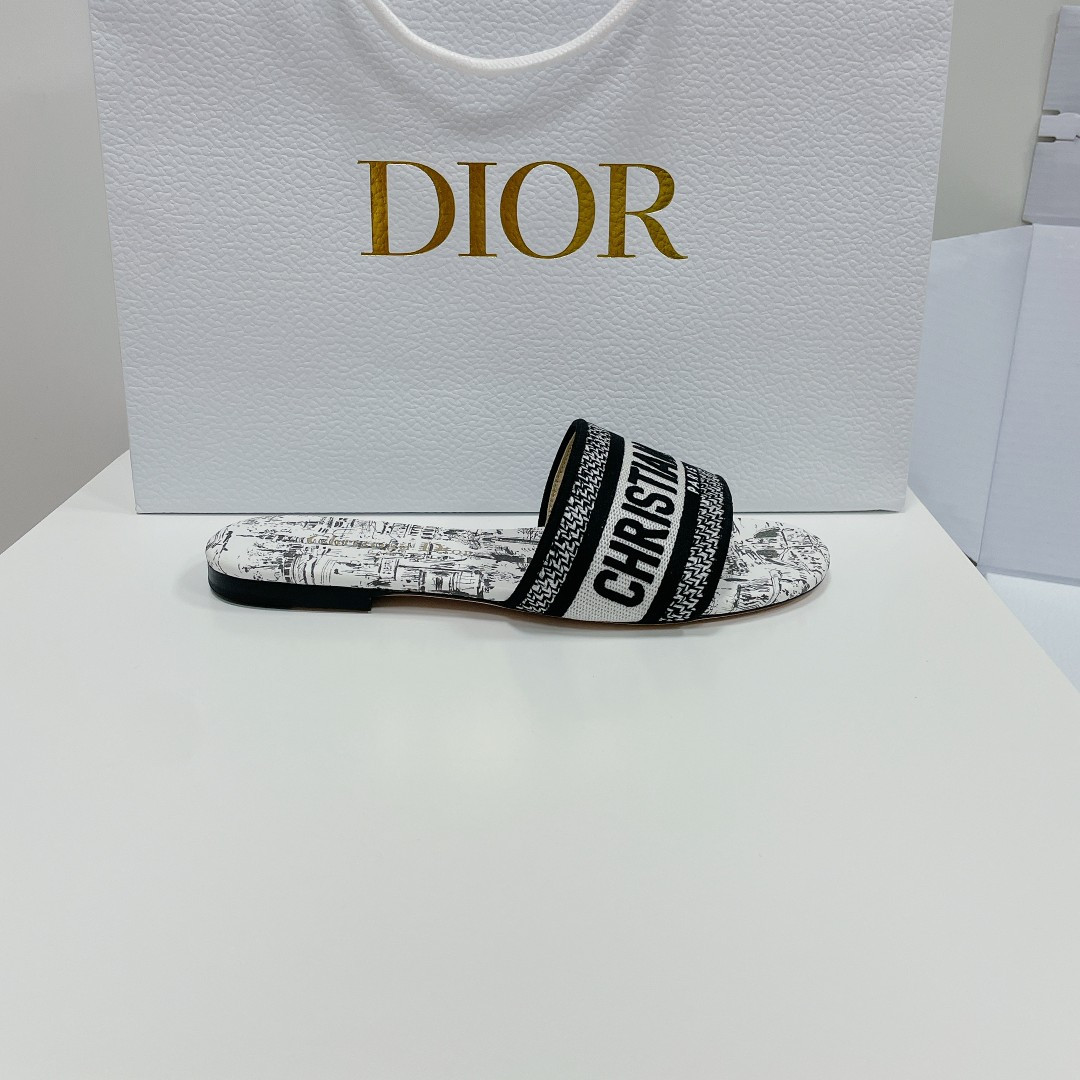 ua D*or dway slide