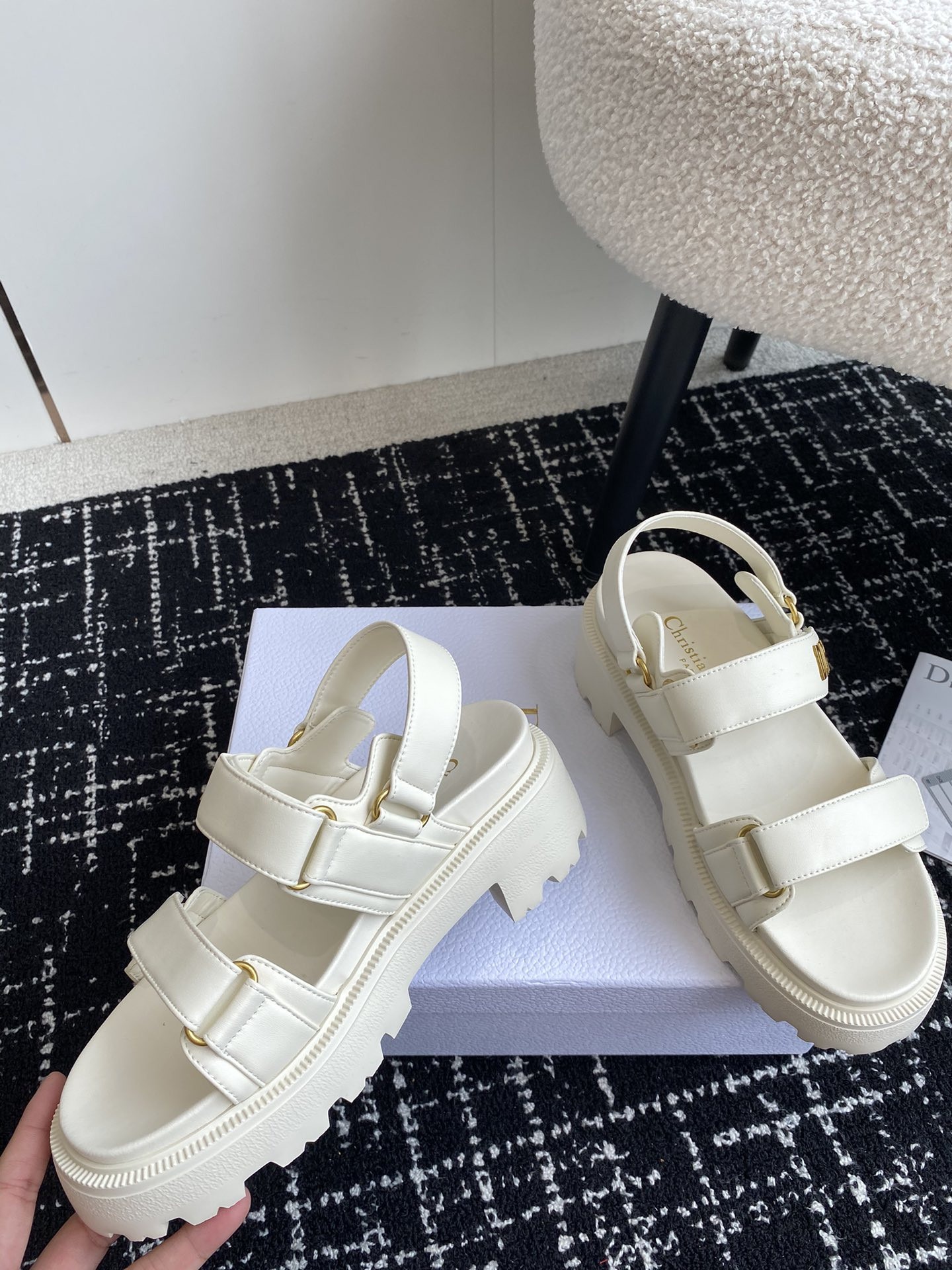 ua D*oract platform sandal white