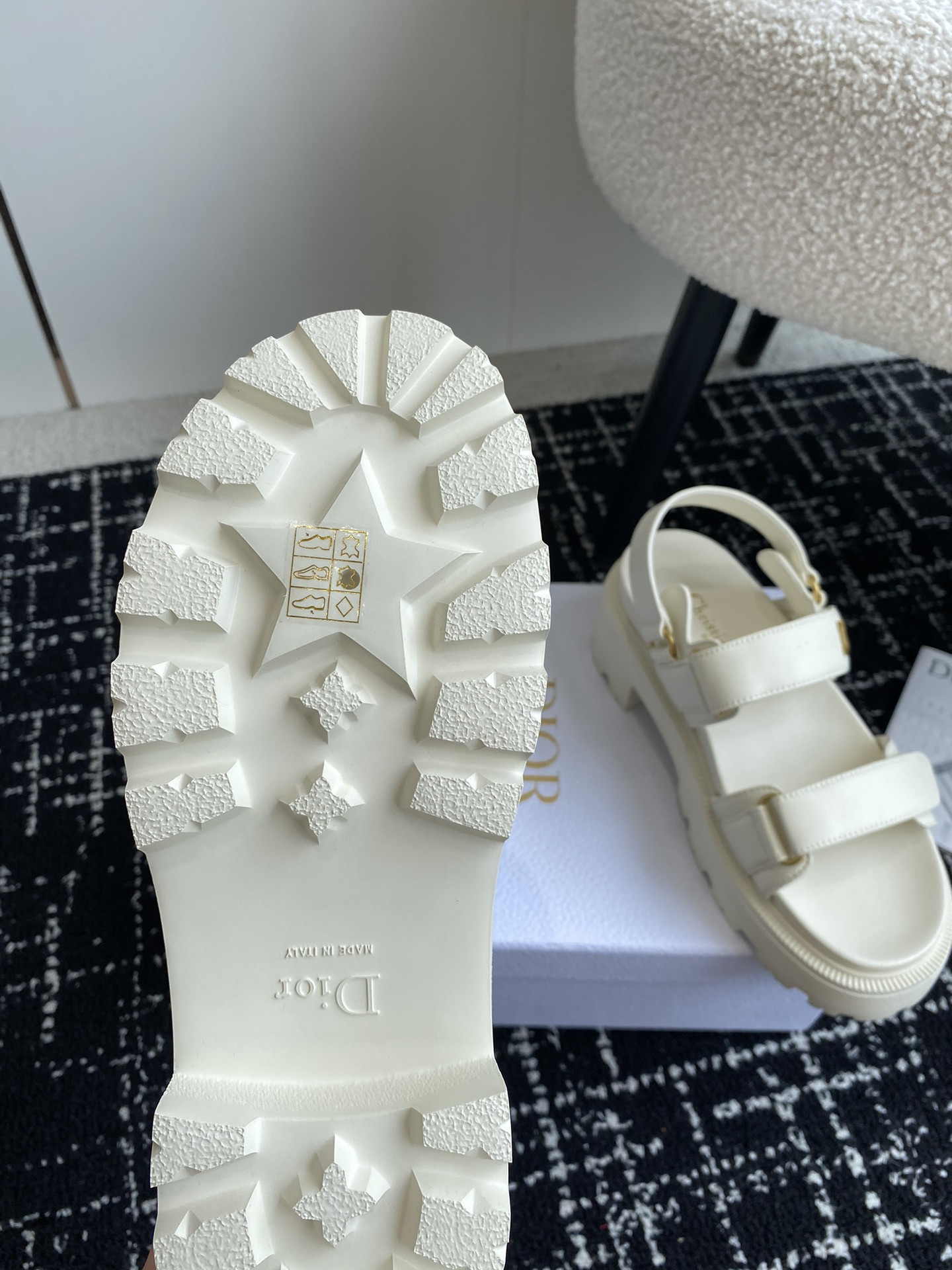 ua D*oract platform sandal white