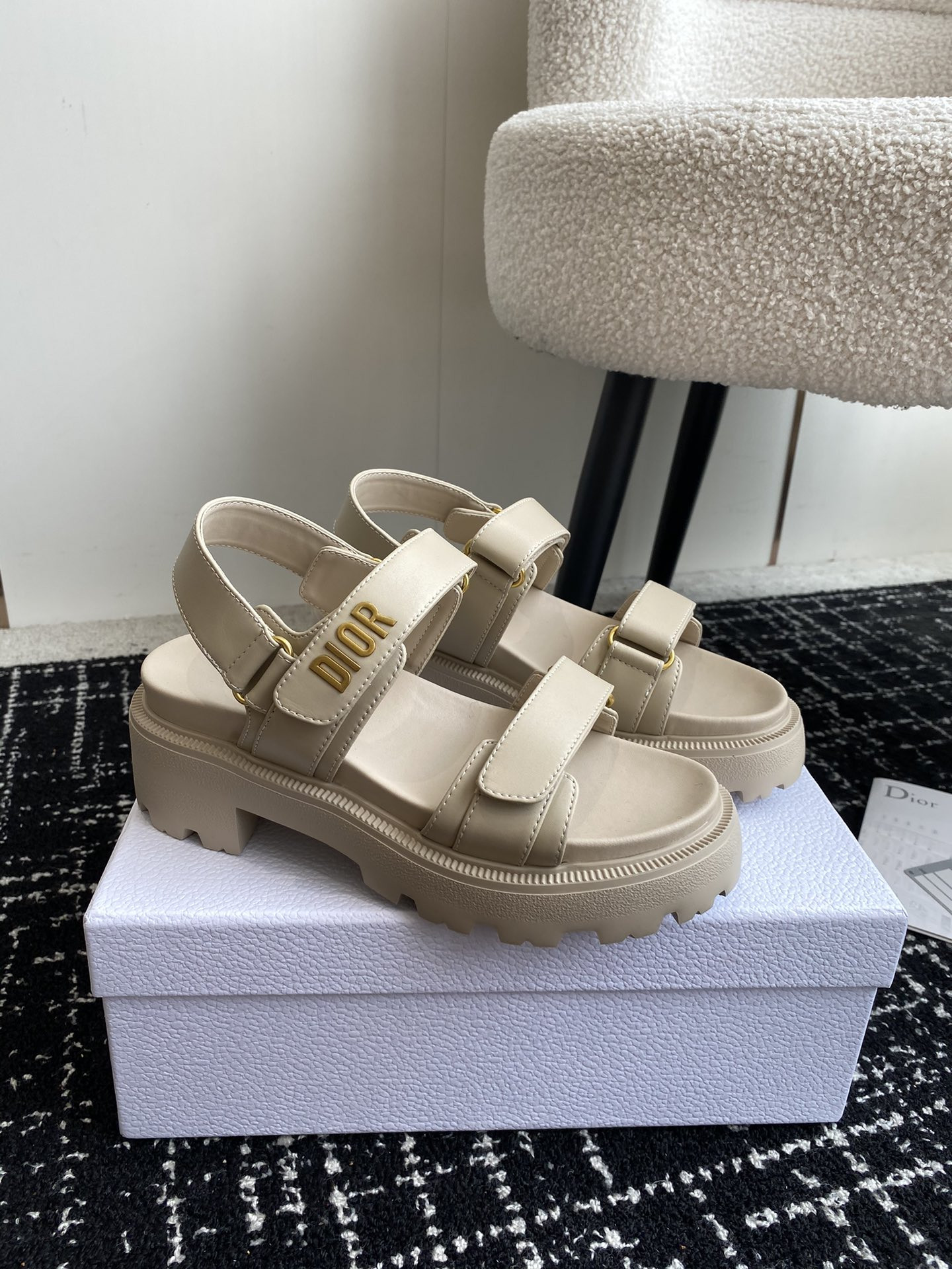 ua D*oract platform sandal