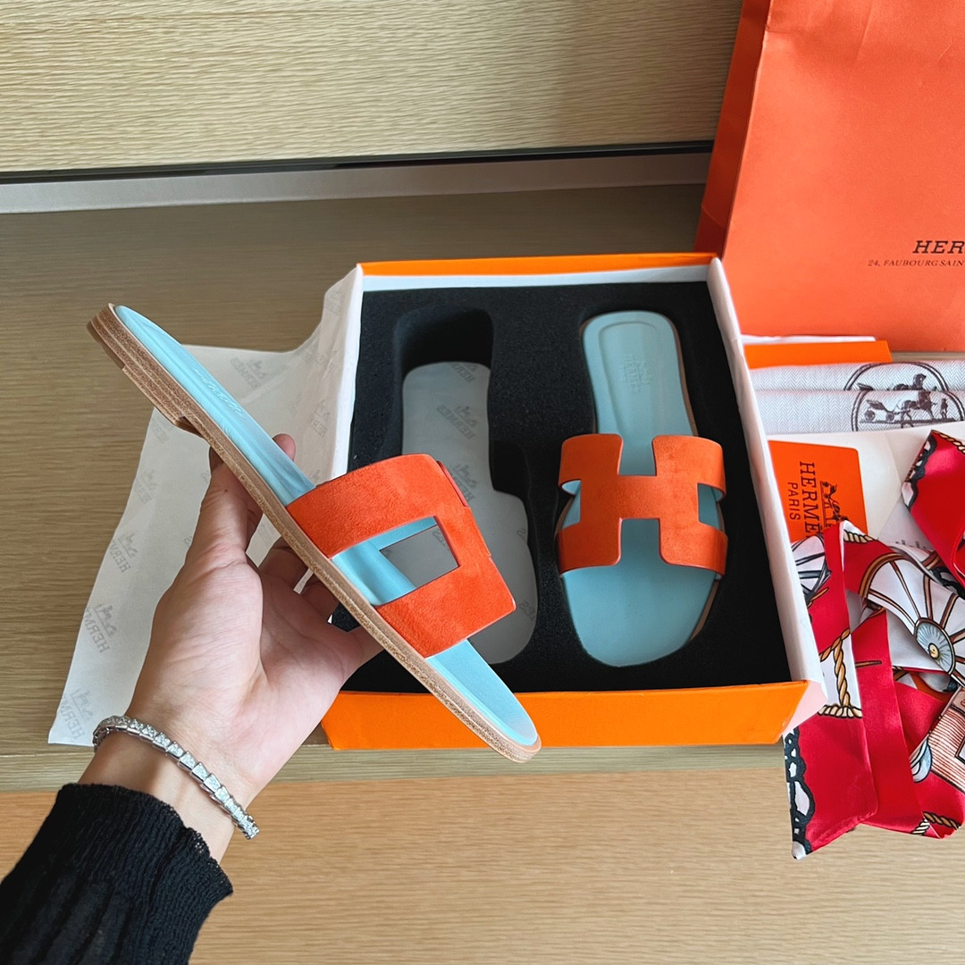 ua H**me5 oran sandal