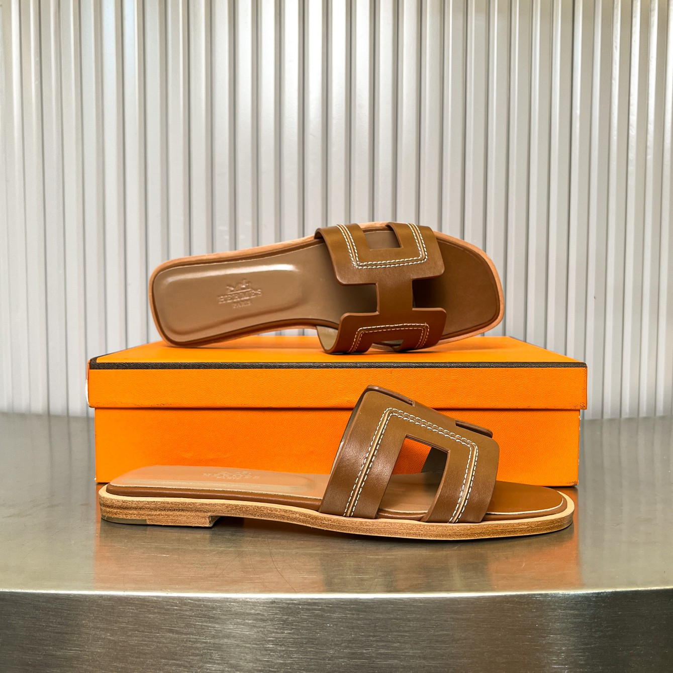 ua H**me5 oran sandal