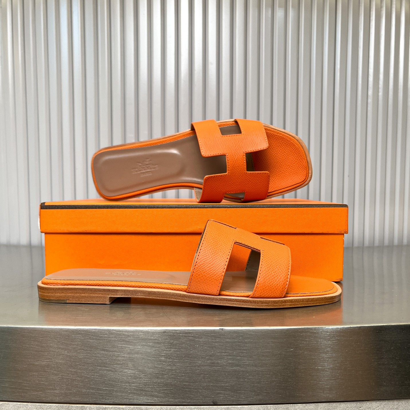 ua H**me5 oran sandal