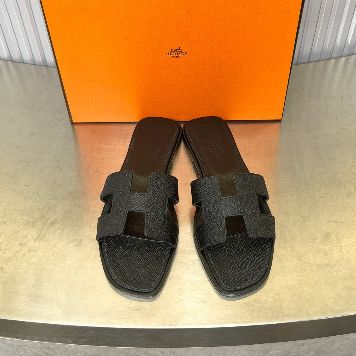 ua H**me5 oran sandal