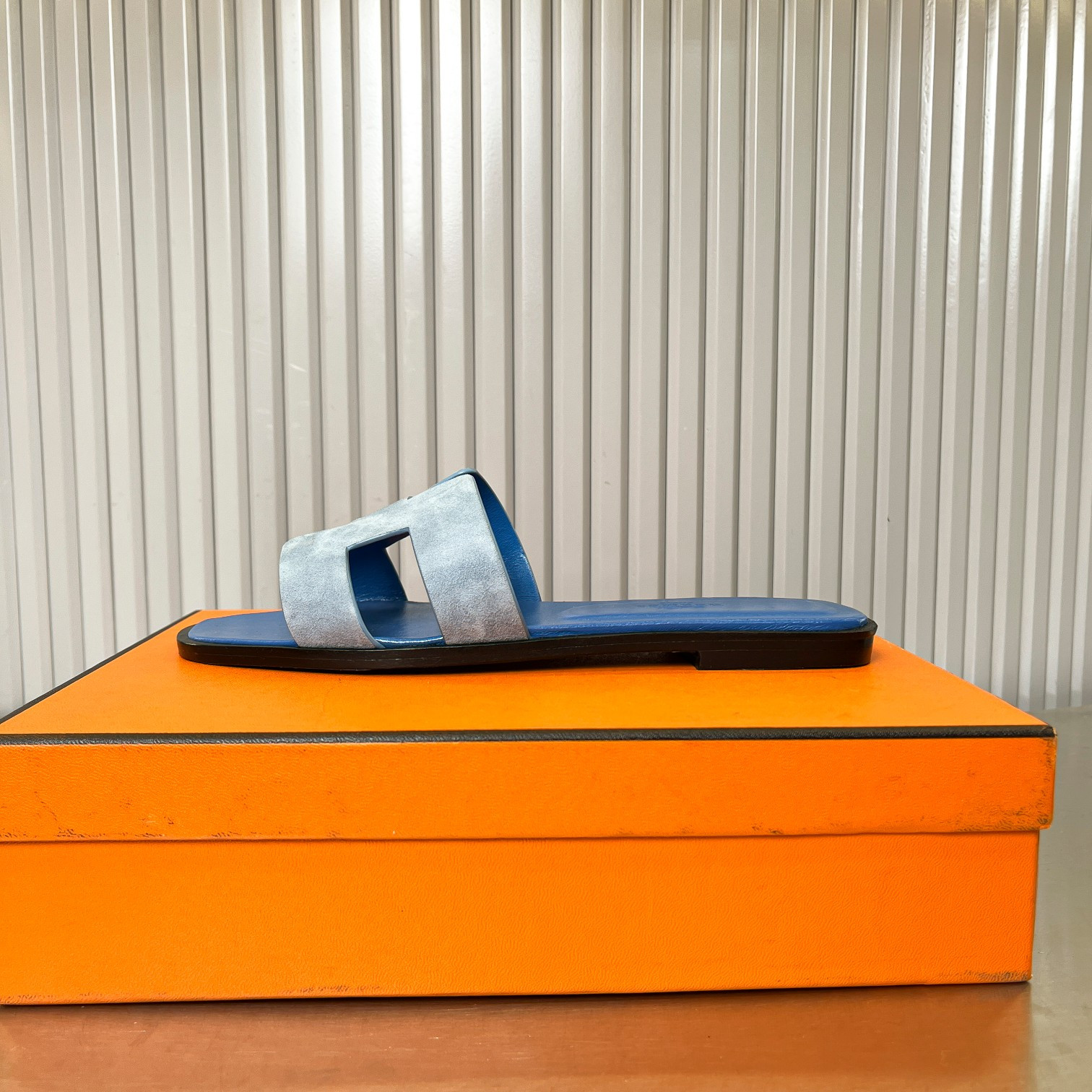 ua H**me5 oran sandal