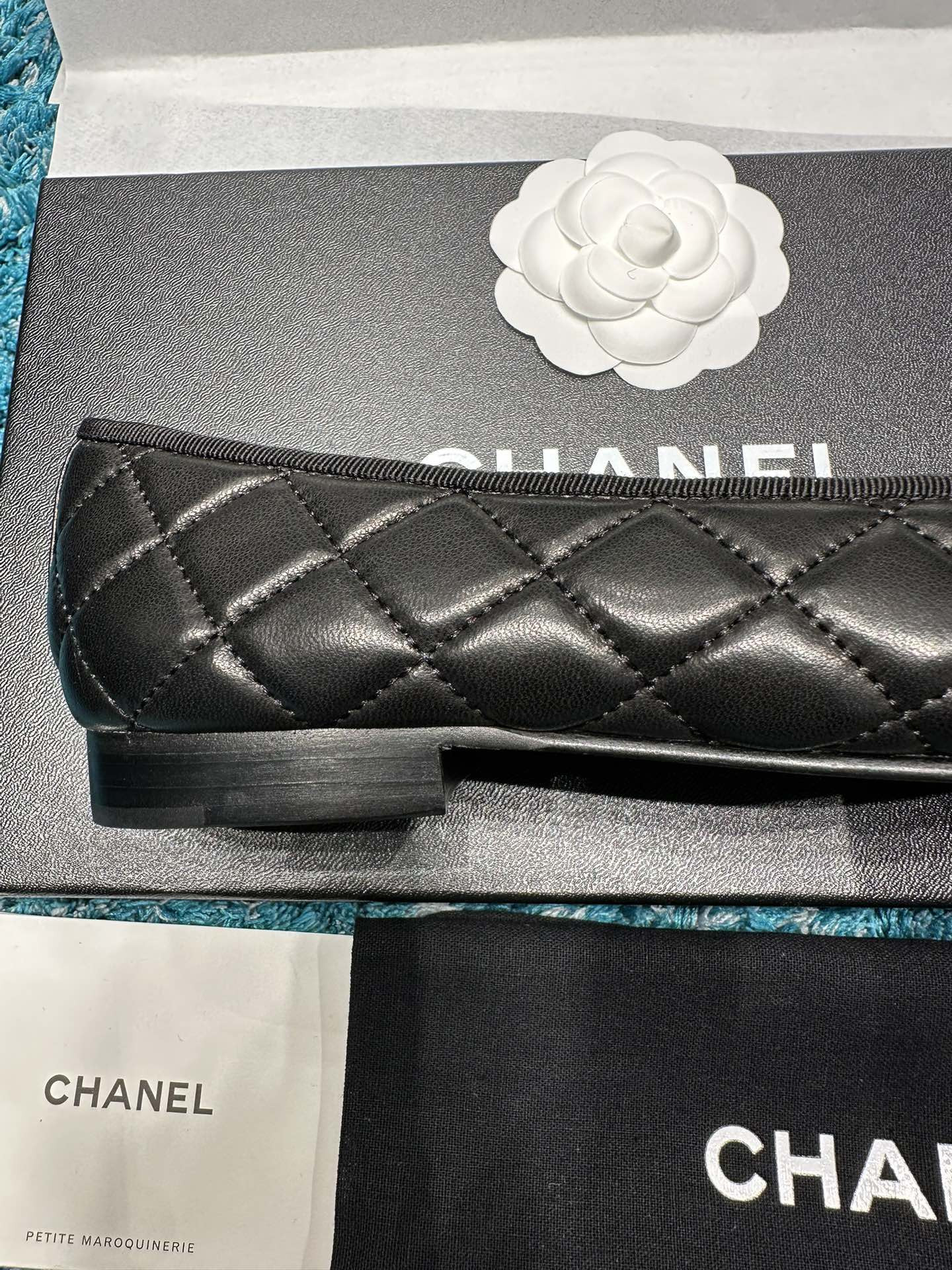 ua Ch*el ballet flats