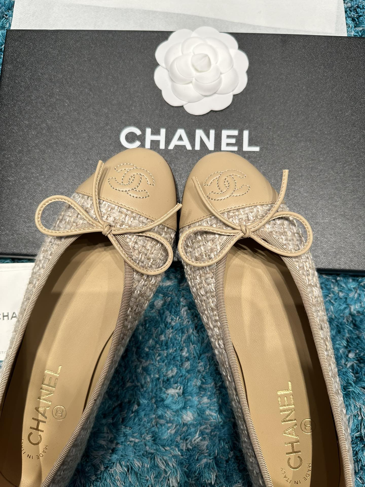 ua Ch*el ballet flats