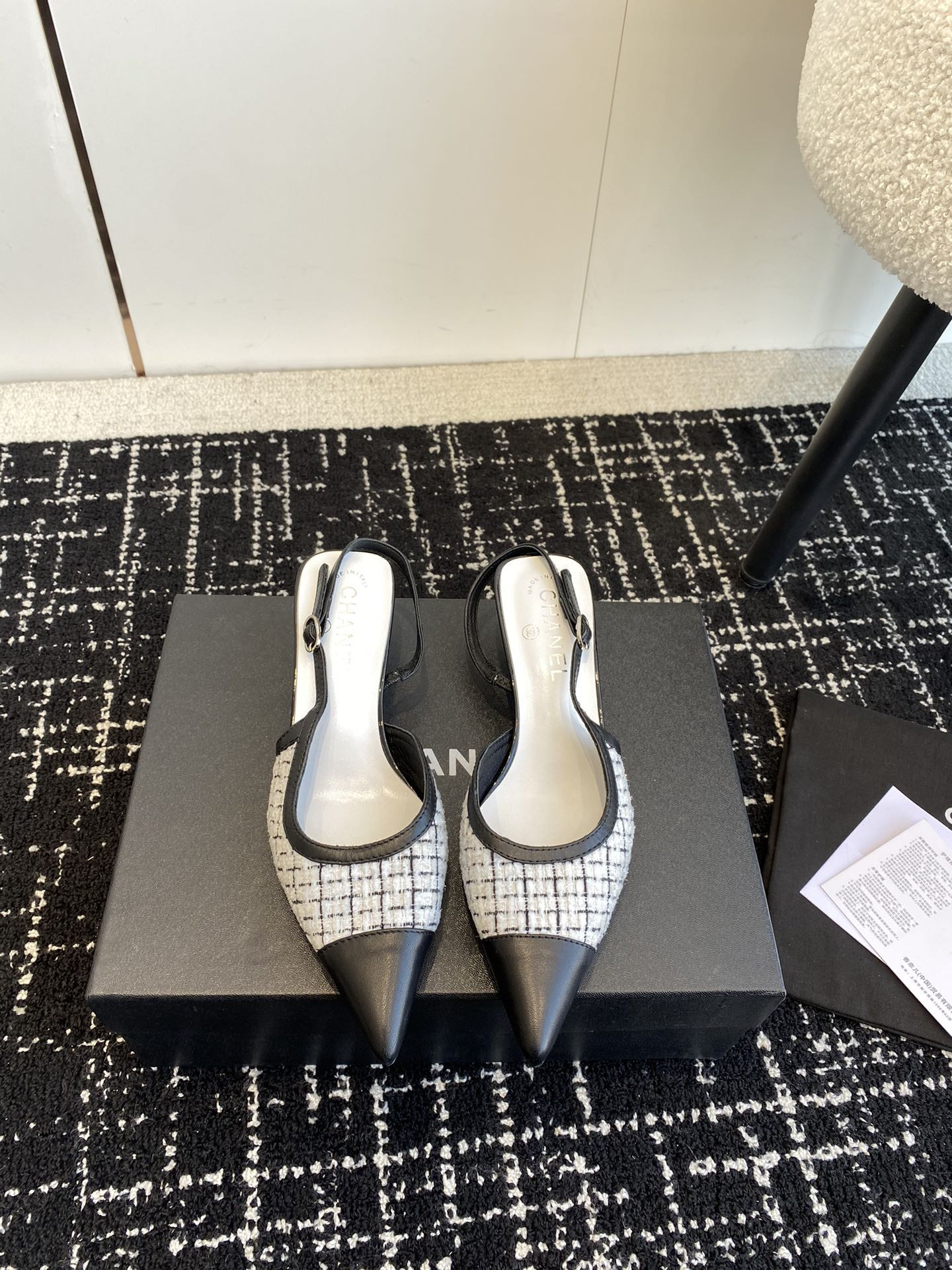 ua Ch*el slingbacks