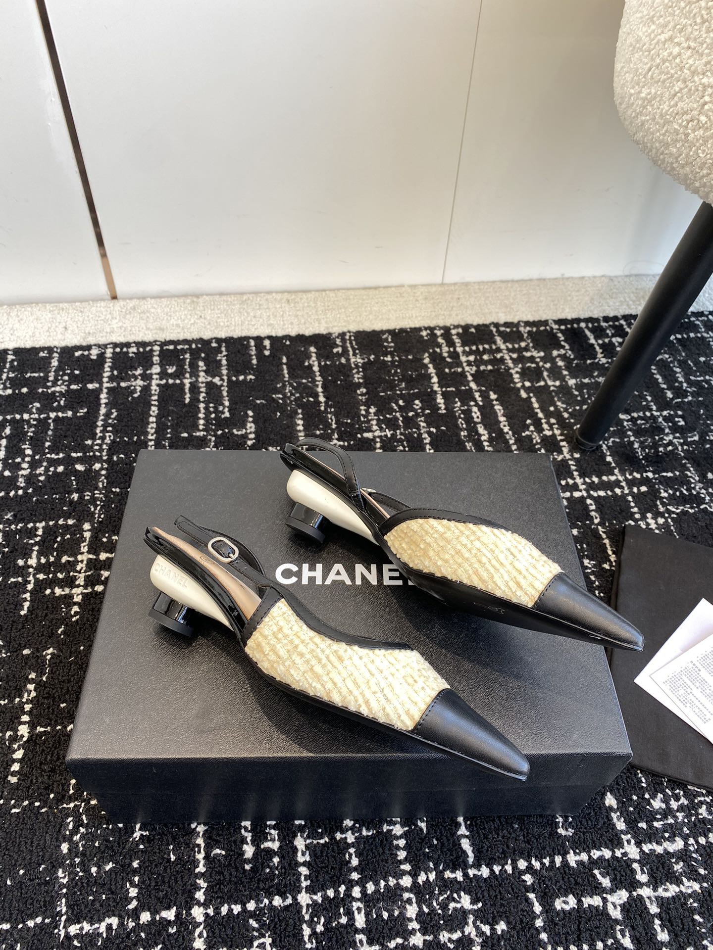 ua Ch*el slingbacks