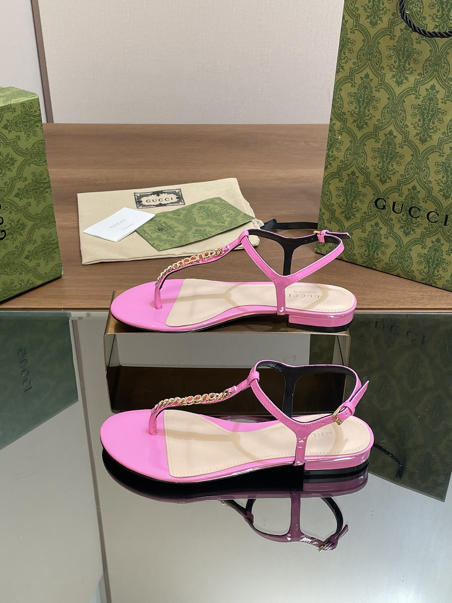 ua G*u*i signoria thong sandal