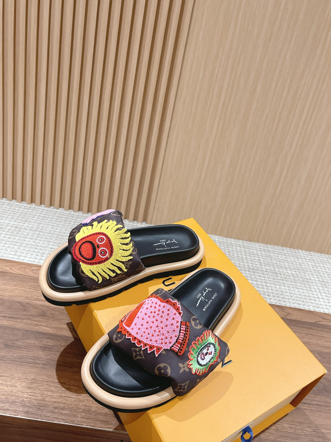 UA LV Pool Pillow Flat Comfort Mule