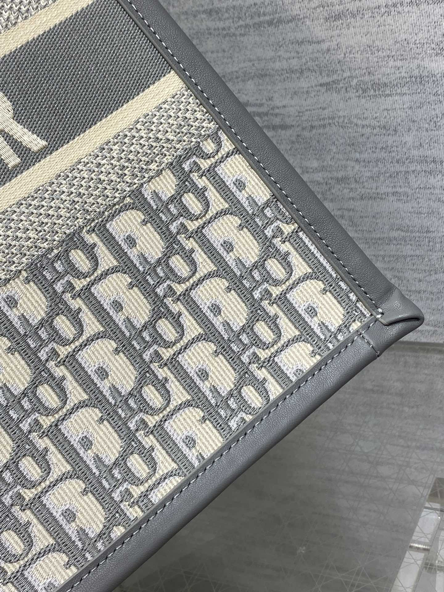 D*or medium D*or book tote gray D*or oblique embroidery and calfskin 36.5 x 28 x 17.5 cm