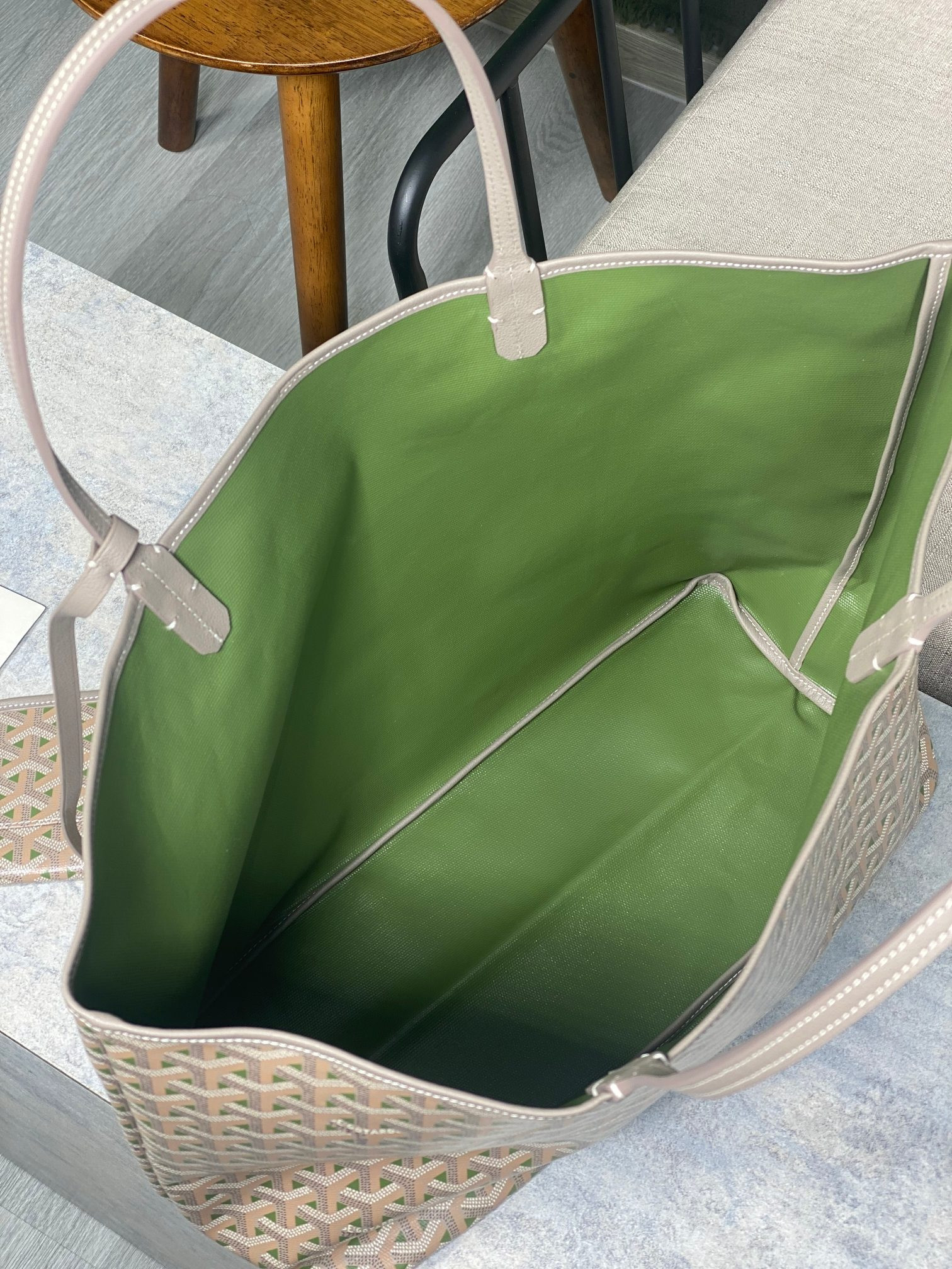 Go*ard small  saint l0*is bag 28 cm x 15 cm x 34 cm
