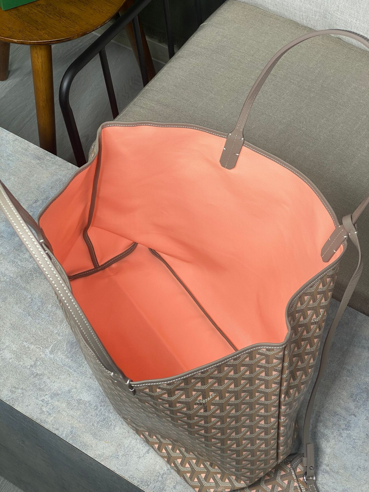 Go*ard small saint l0*is bag 28 cm x 15 cm x 34 cm