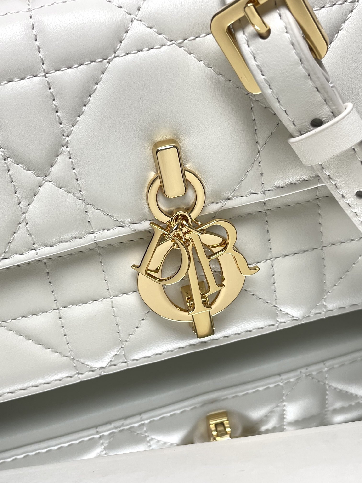 D*or miss daisy mini bag 22 x 12.5 x 4 cm