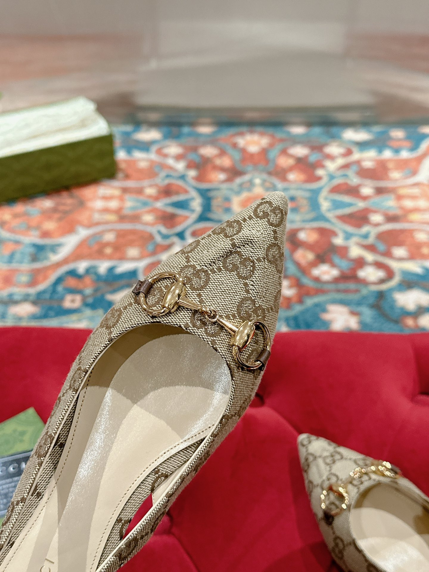 ua G*u*i horsebit slingback flat