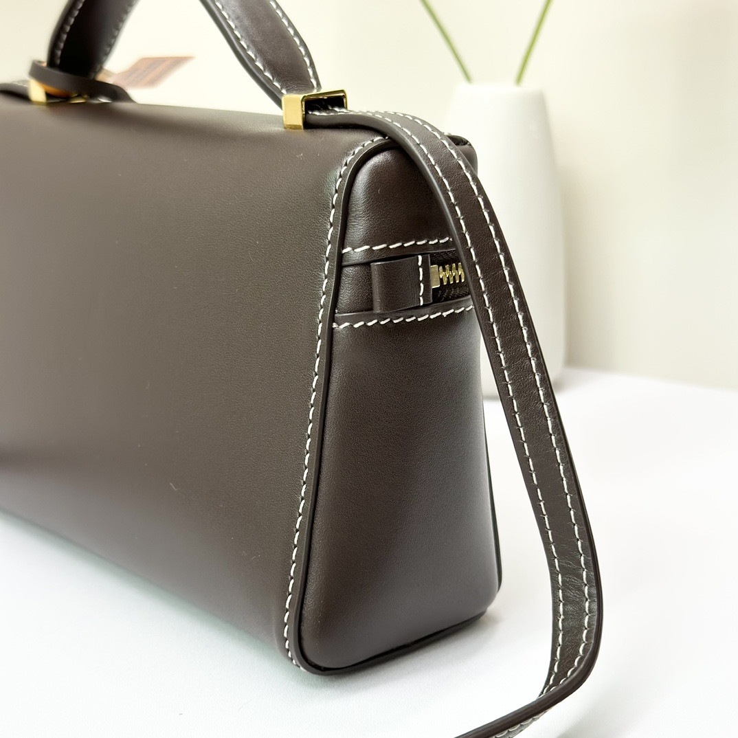 L**o p*ana extra pocket l19 smooth calfskin 11 x 19 x 6.5 cm