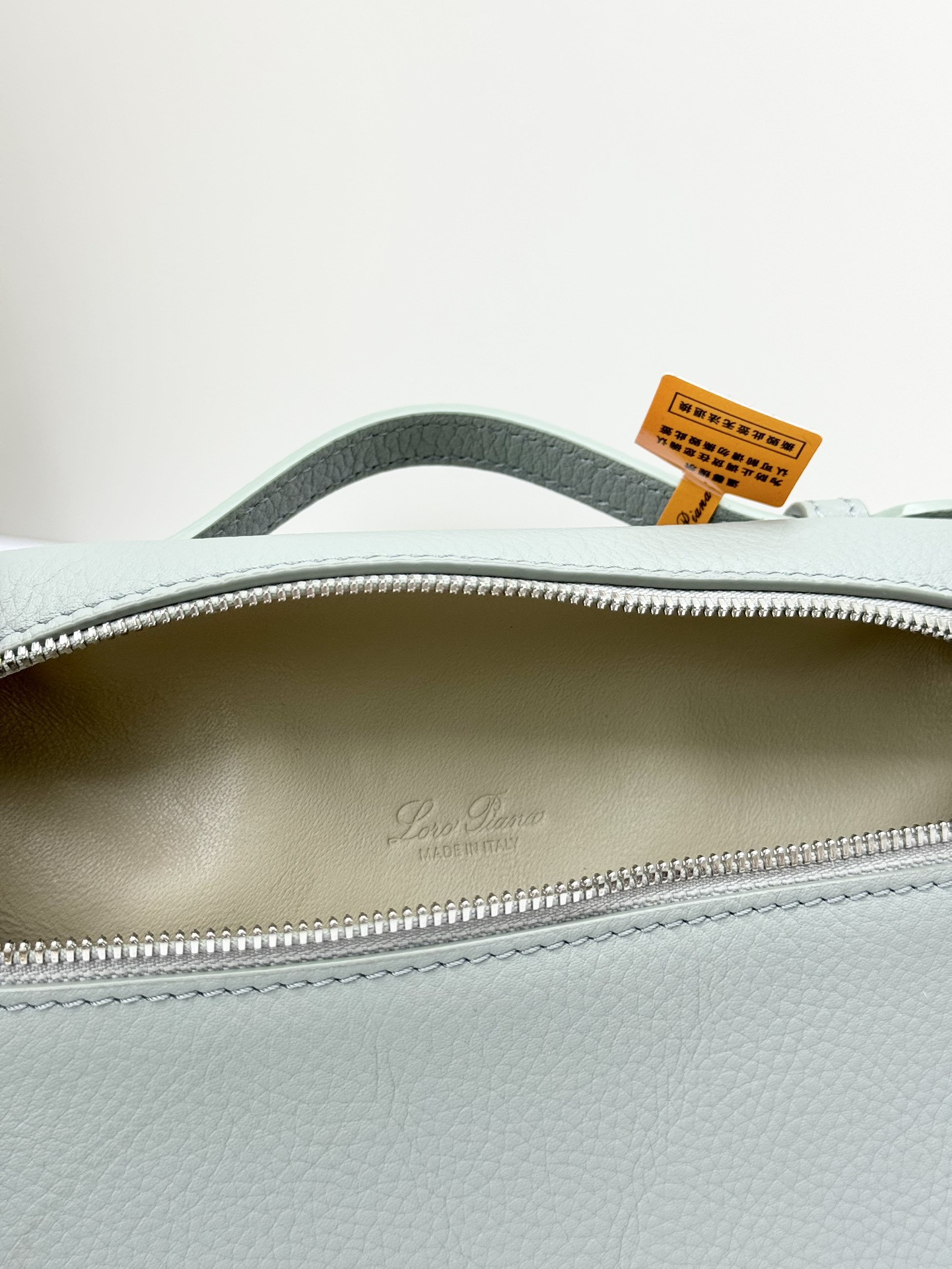 L**o p*ana extra pocket l19 grained calfskin 11 x 19 x 6.5 cm