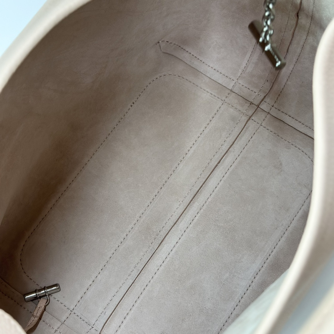 L**o p*ana large bale bag grained calfskin 24 x 20 x 27 cm
