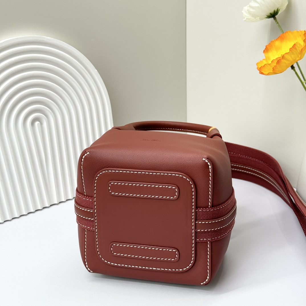 L**o p*ana micro bale bag smooth calfskin 23 x 16 x 14 cm