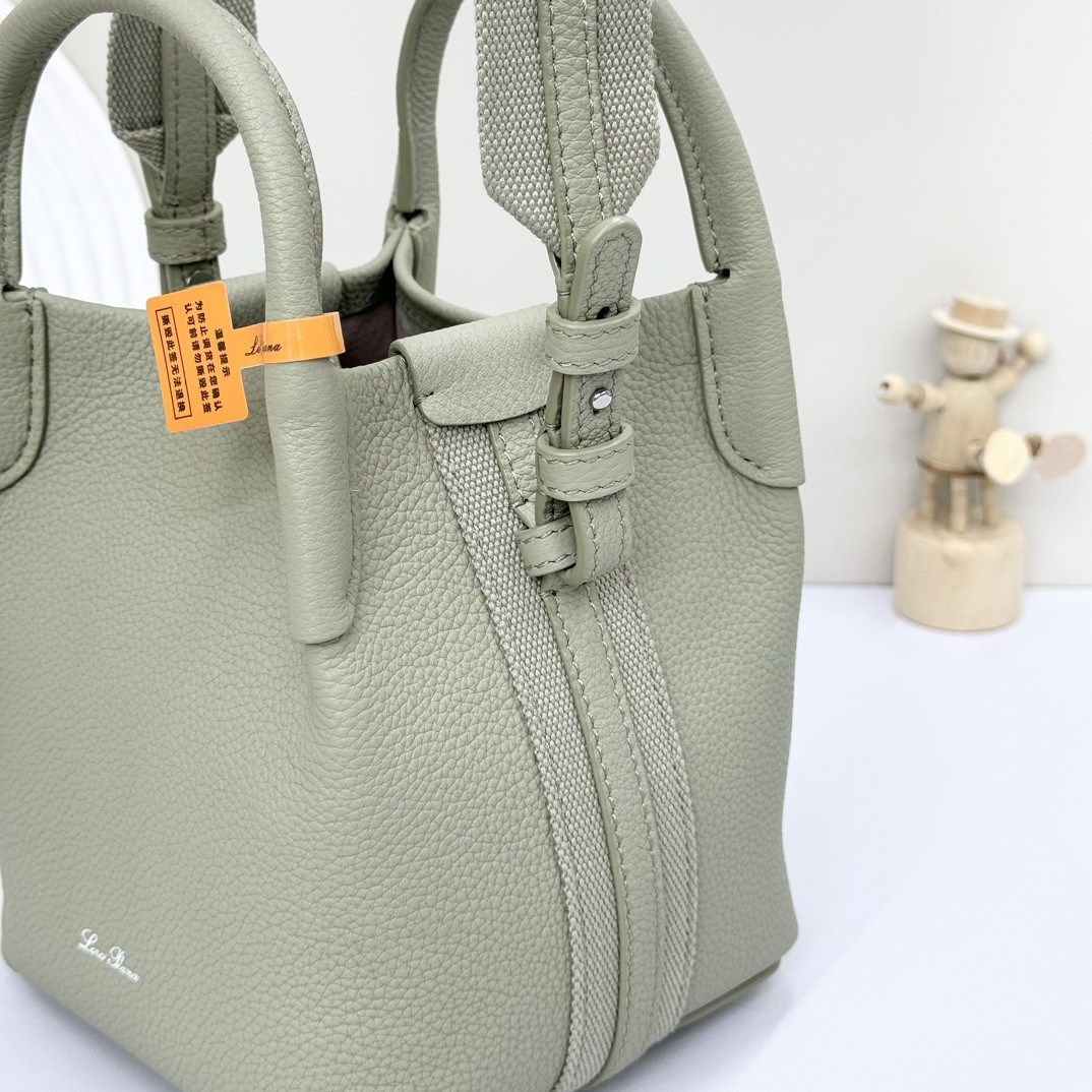 L**o p*ana micro bale bag grained calfskin 23 x 16 x 14 cm