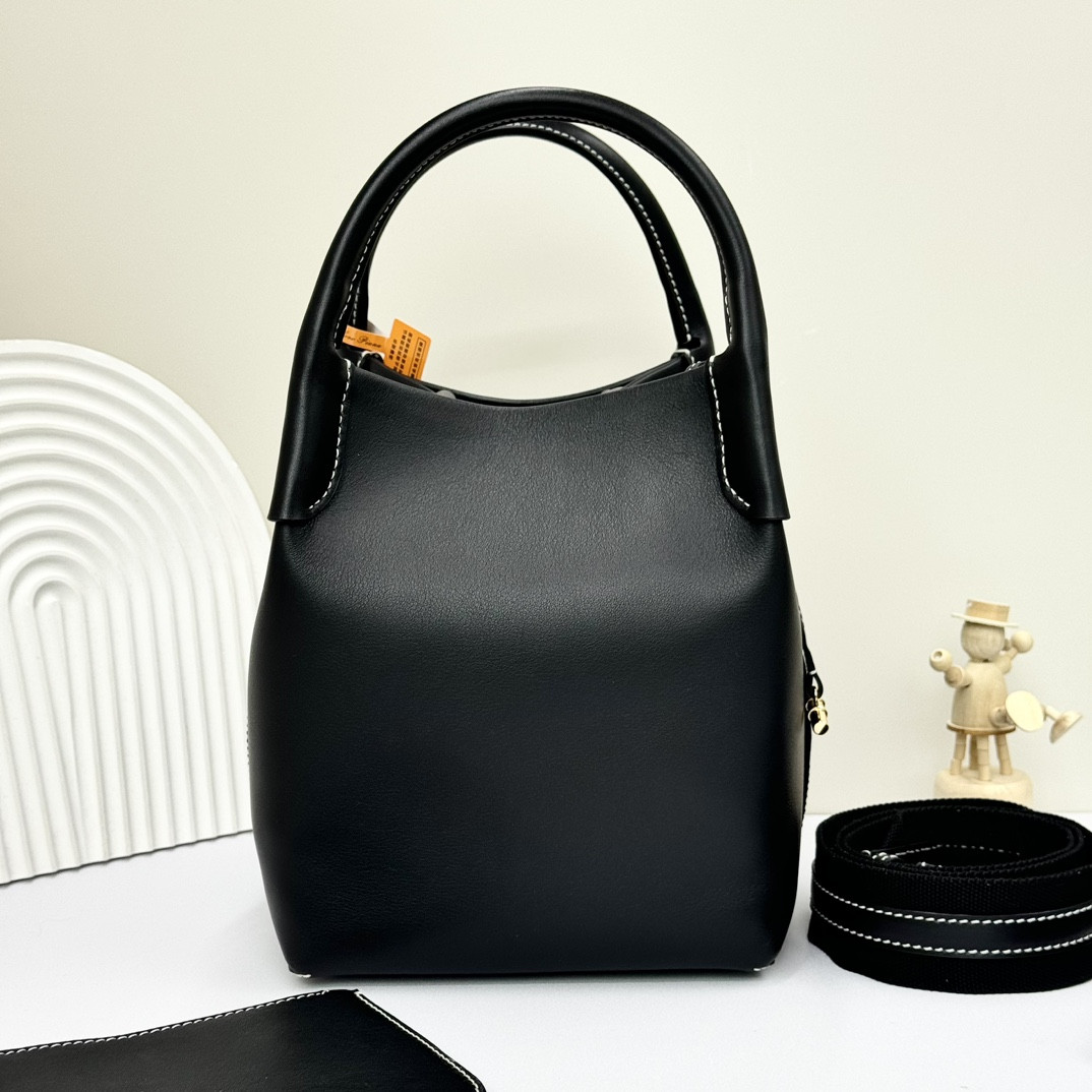 L**o p*ana small bale bag calfskin 17 x 17 x 21 cm