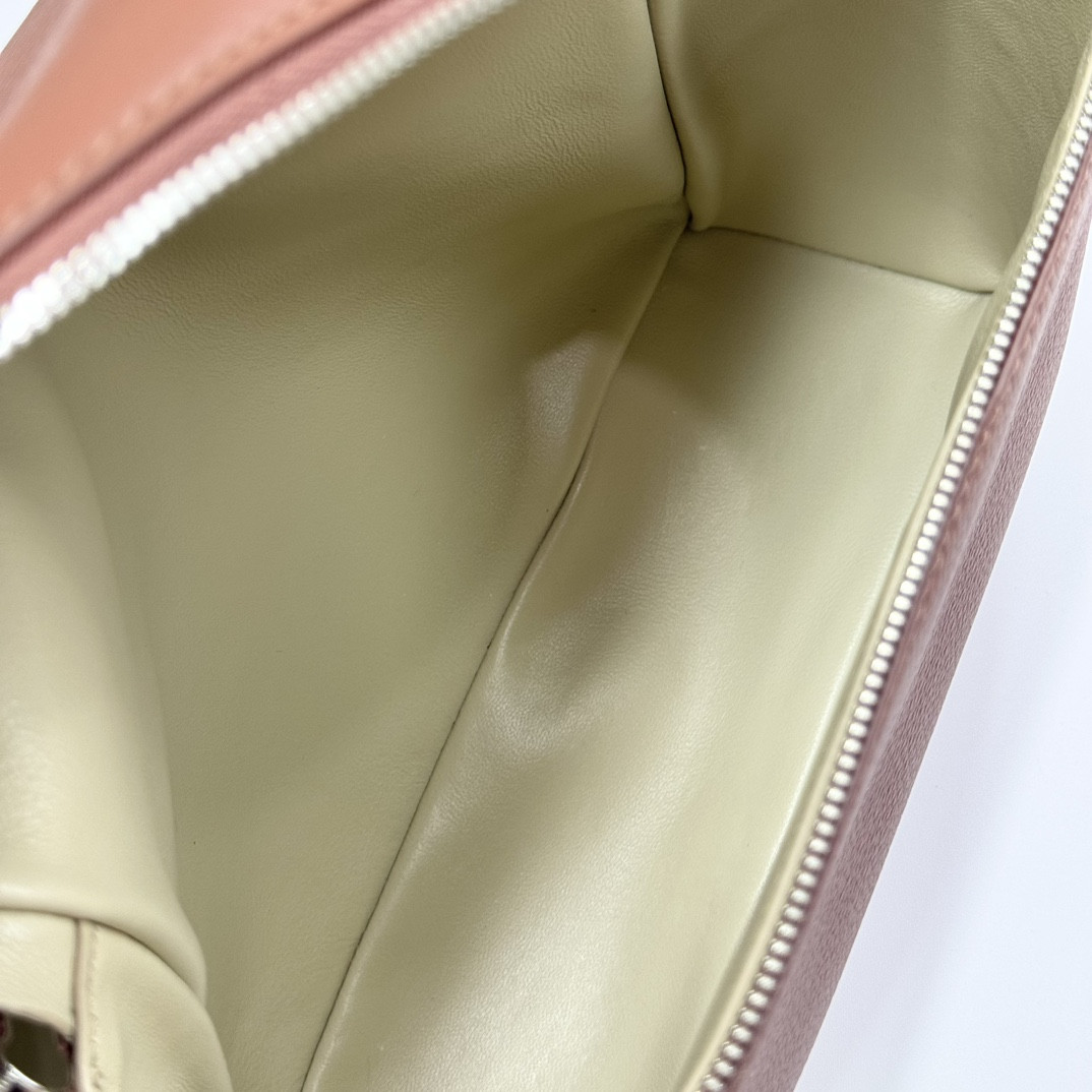 L**o p*ana extra pocket backpack l23.5 grained calfskin 23 x 21 x 8 cm