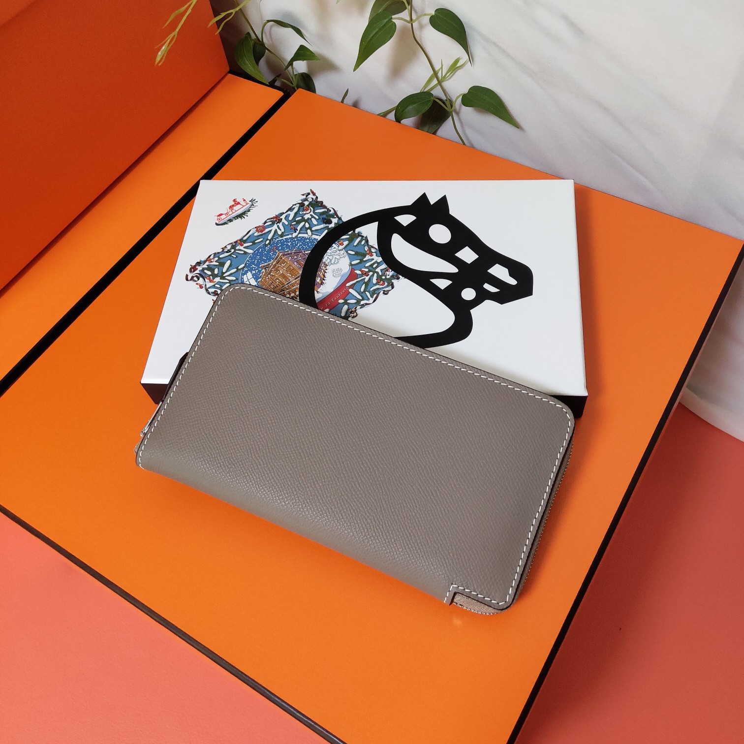 H**me5 long wallet 20x11cm