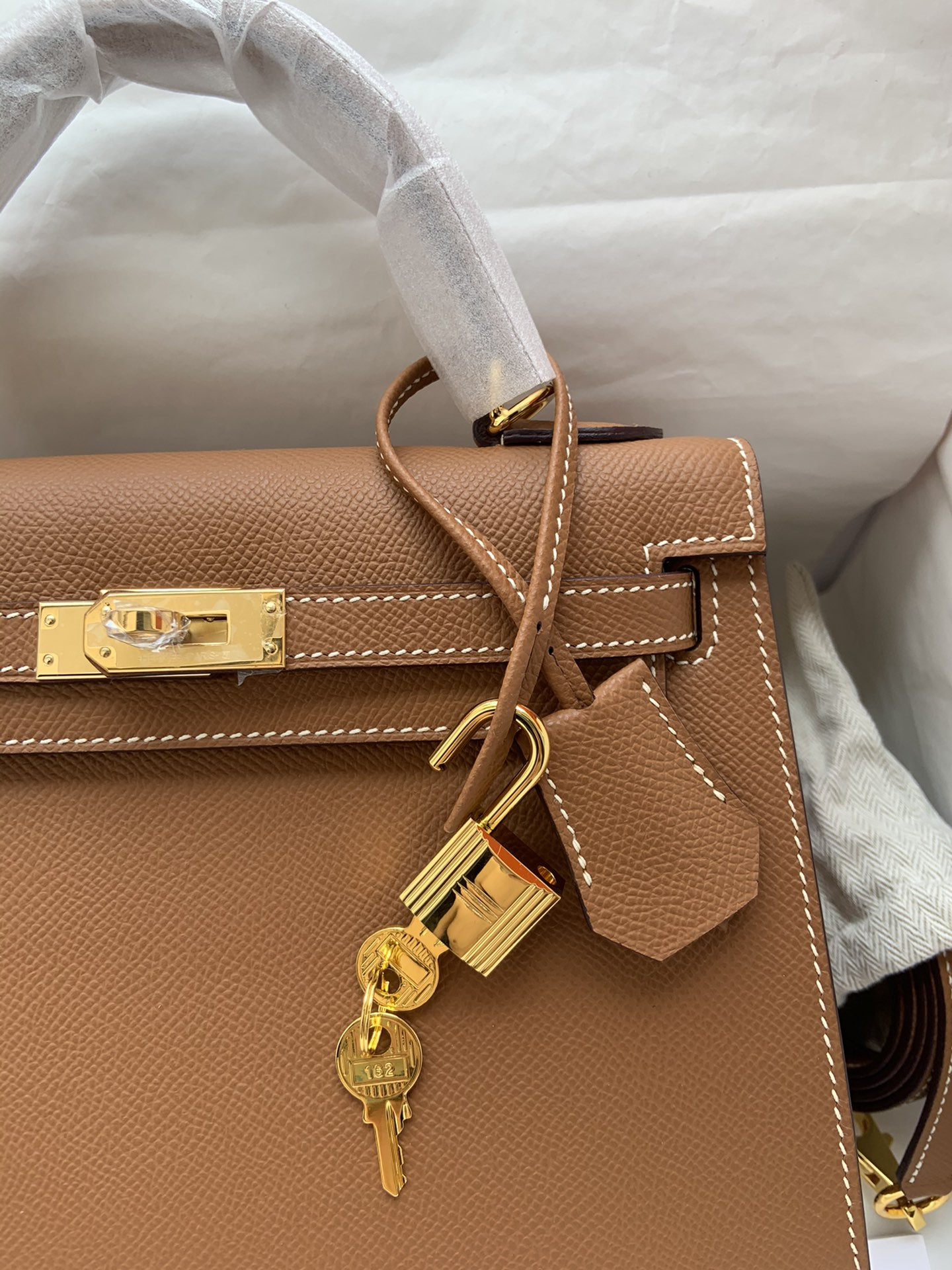 HERMÈS Kelly Gold-tone Hardware 25 28