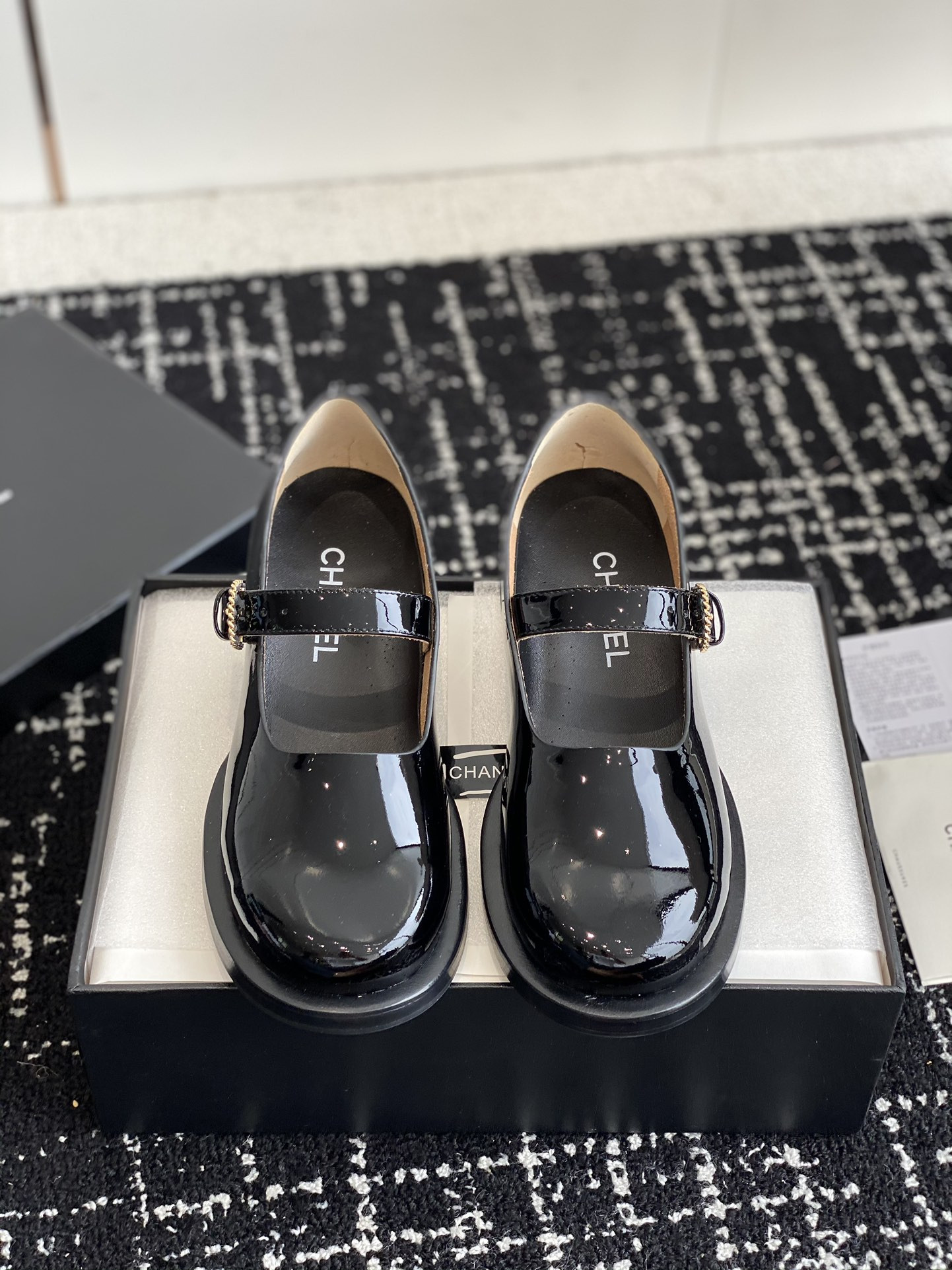 ua Ch*el mary janes