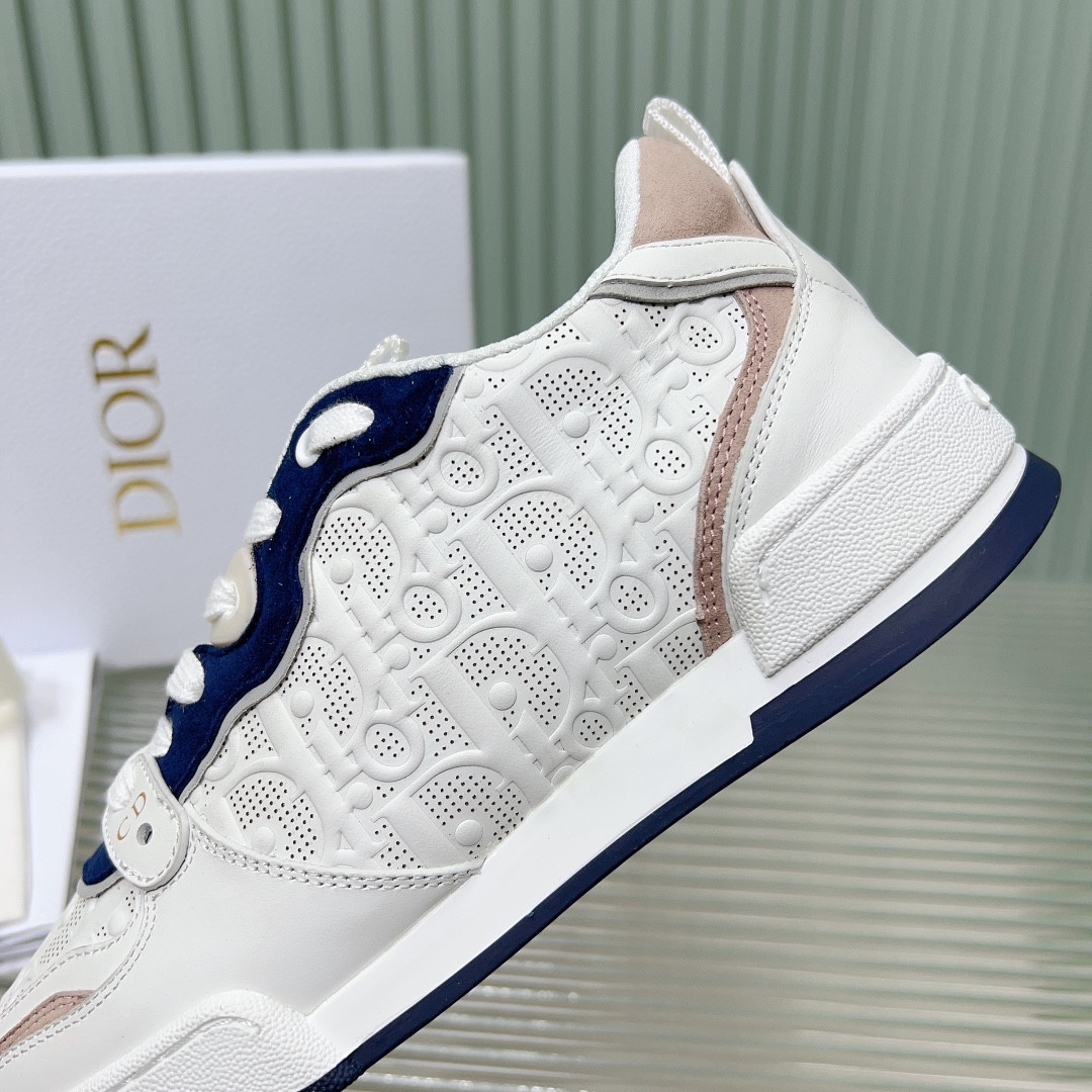 ua D*or one sneaker