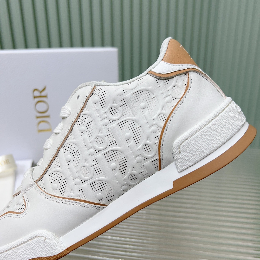 ua D*or one sneaker