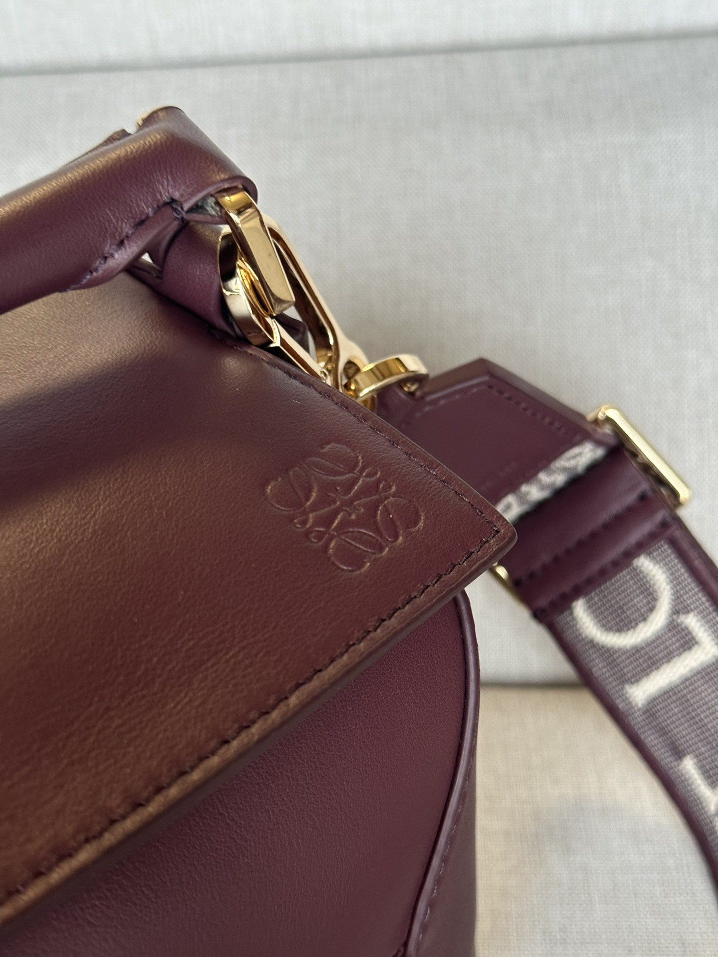 L0ew* small puzzle bag in classic calfskin 24x10.5x16.5cm