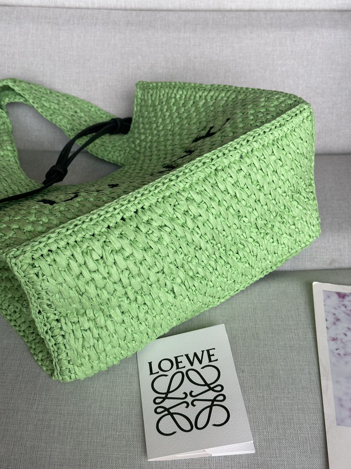 L0ew* font tote 30x25.5x15cm