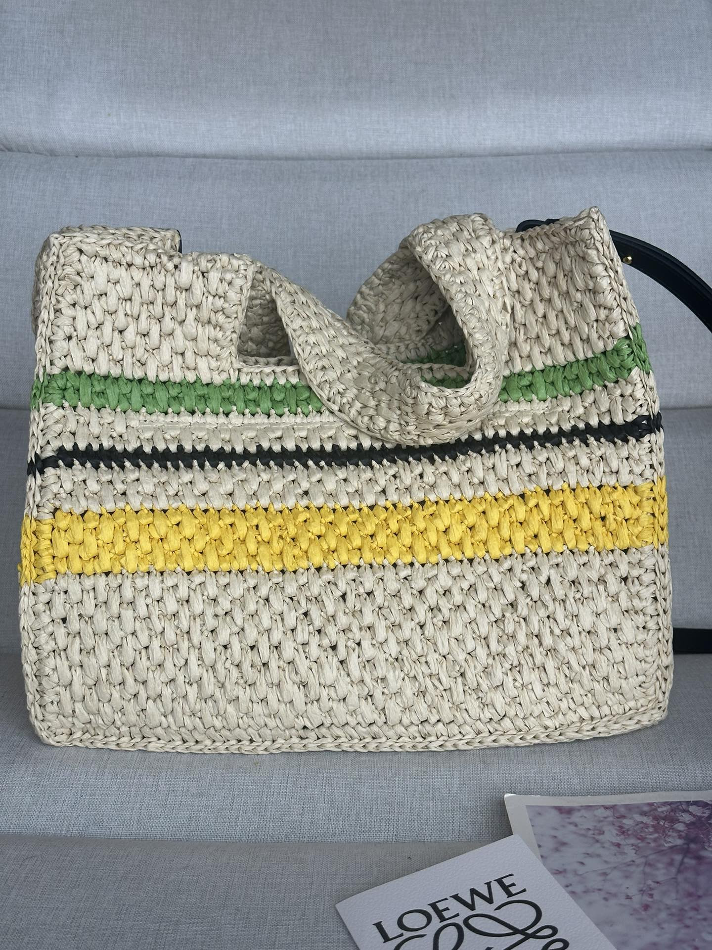 L0ew* font tote 30x25.5x15cm