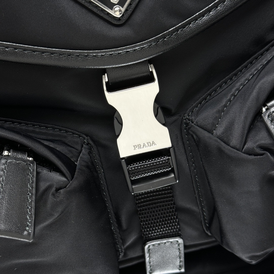 Pra*a re-nylon x leather shoulder bag 18x24x5.5cm