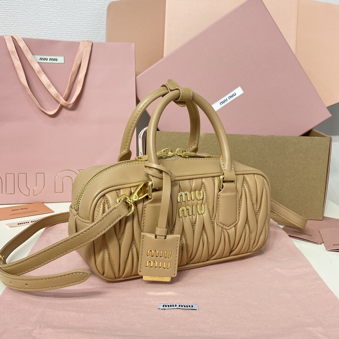 Miu Miu Arcadie matelassé nappa leather bag 22X10.5X7.5cm