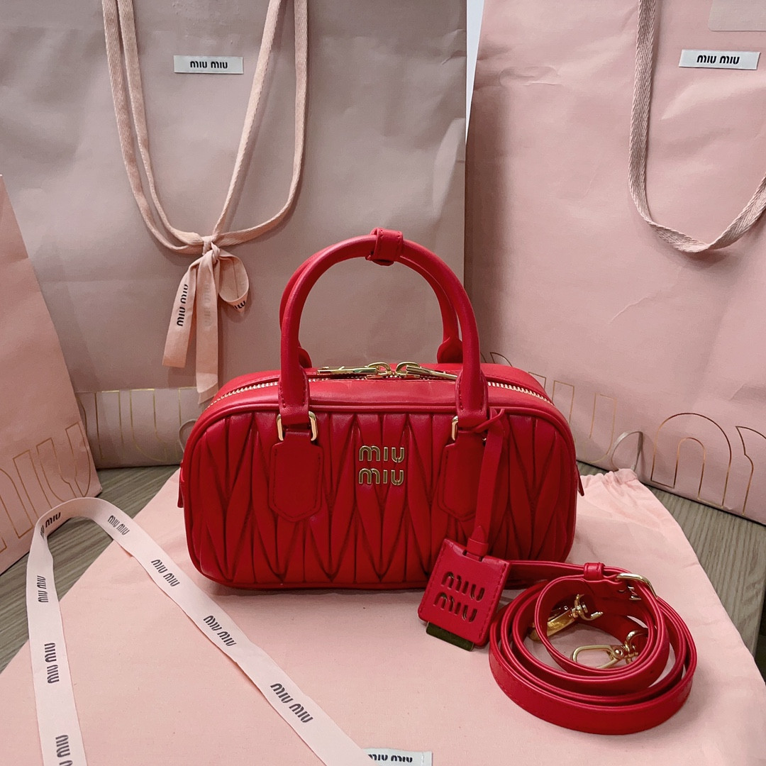 Miu Miu Arcadie matelassé nappa leather bag 22X10.5X7.5cm
