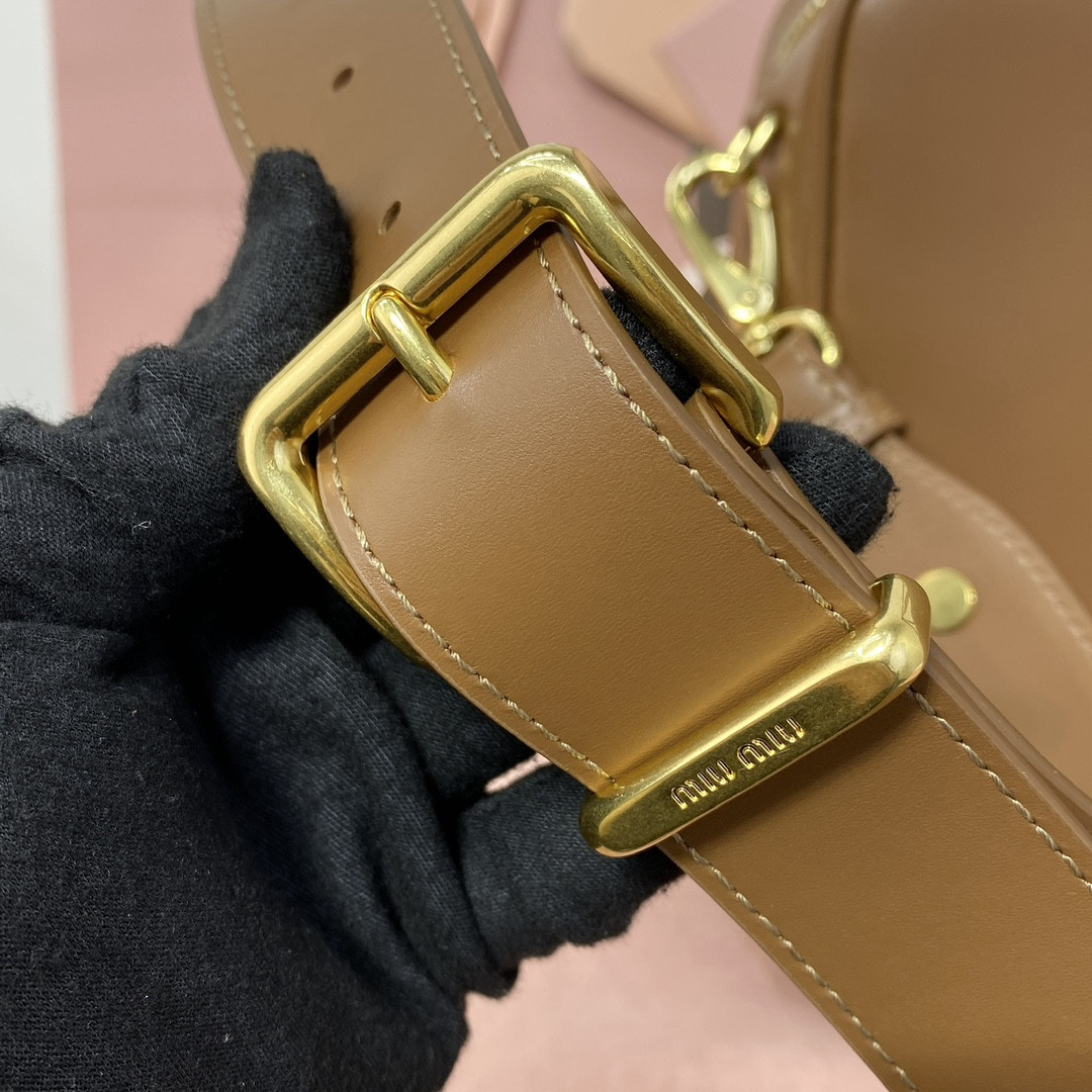 Miu Miu Leather Beau bag 23x34x10cm
