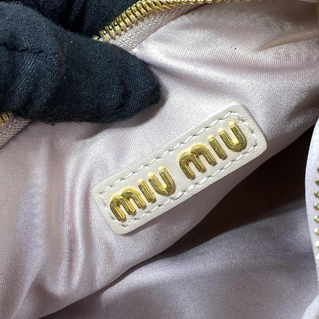 Miu Miu Wander matelassé nappa leather hobo bag 17x20x6cm
