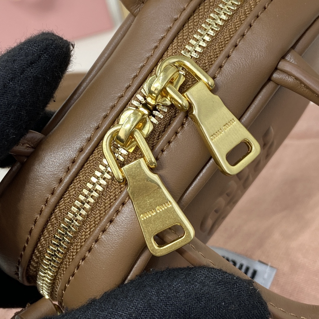 Miu Miu Leather micro bag 7x11x4cm