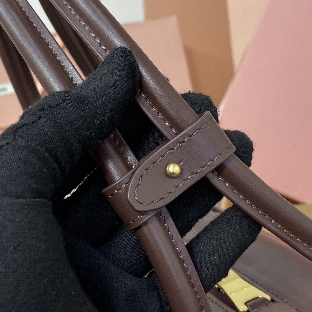 Miu Miu Leather Beau bag 23x34x10cm