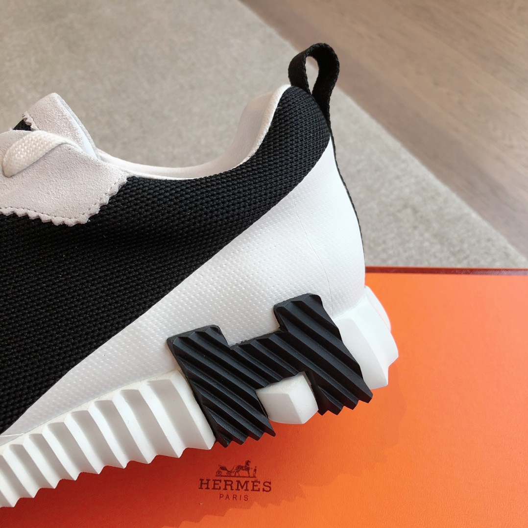 ua H**me5 bouncing sneaker